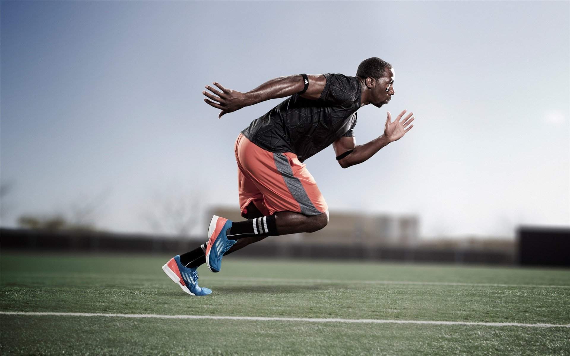 乐鱼电竞· (中国)官方网站-赛前练兵:车手训练中的细节与心得,赛车手训练内容