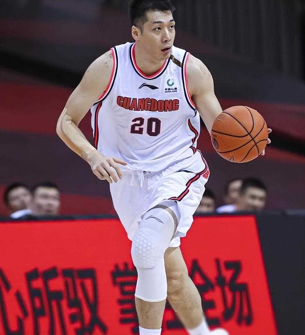 乐鱼体育:老将冯潇霆：分享经验，帮助年轻球员成长的简单介绍